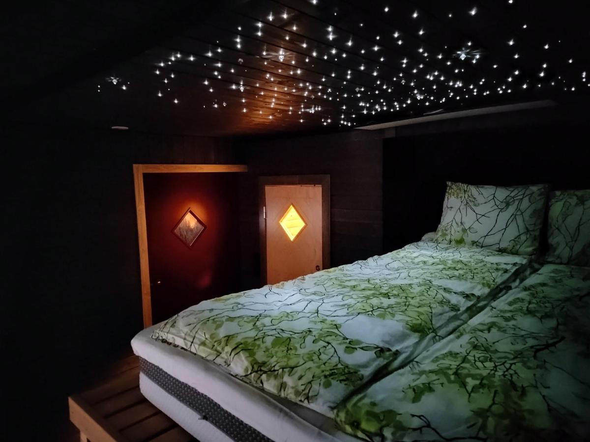 Relax & Recharge - A Unique Suite With A Touch Of Luxury - Hot Tub And Sauna Inspired Decor #Not A Real Sauna# Easy City Access - Direct Train 15 Min To City Helsinki Exterior photo