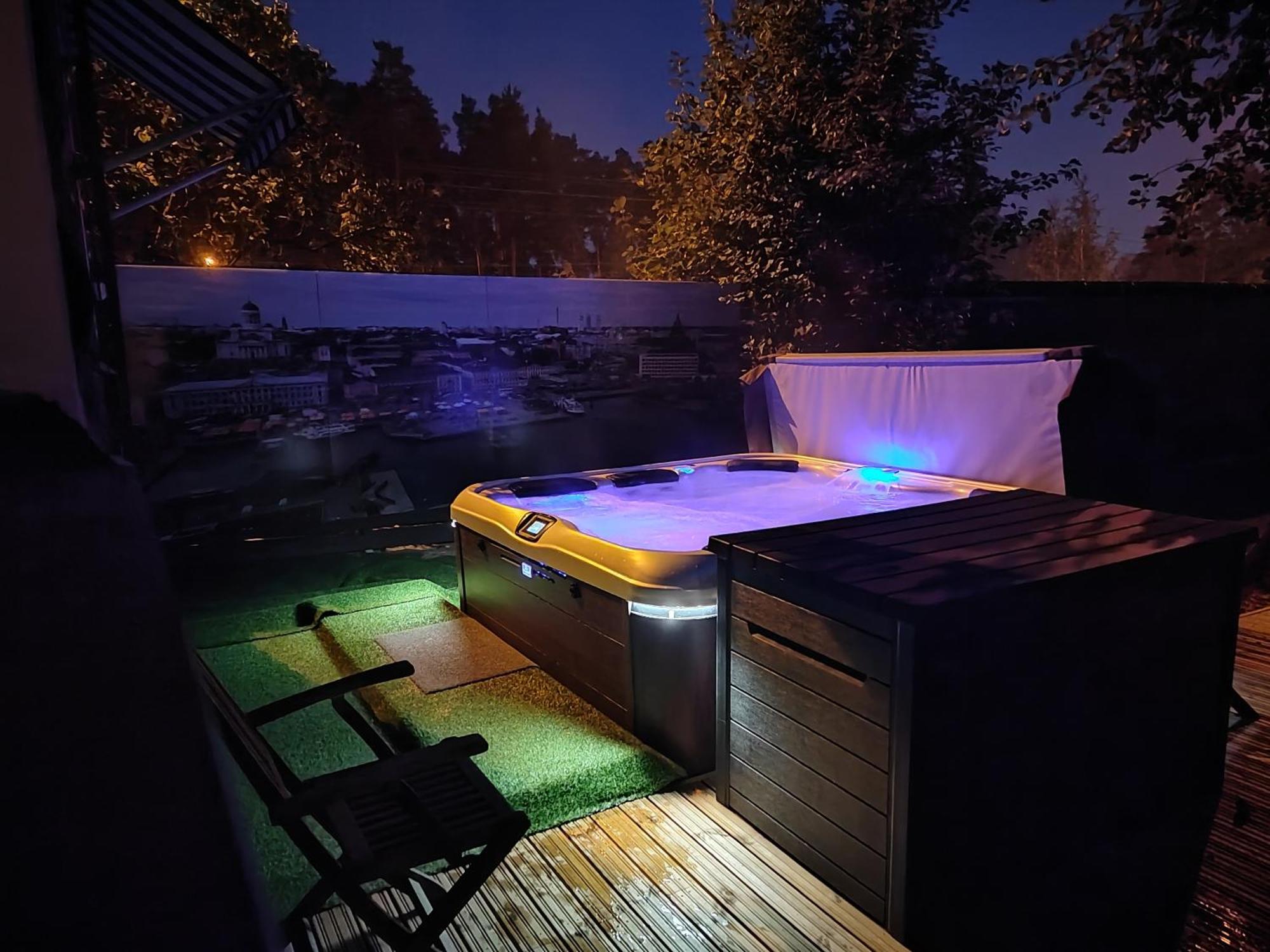 Relax & Recharge - A Unique Suite With A Touch Of Luxury - Hot Tub And Sauna Inspired Decor #Not A Real Sauna# Easy City Access - Direct Train 15 Min To City Helsinki Exterior photo