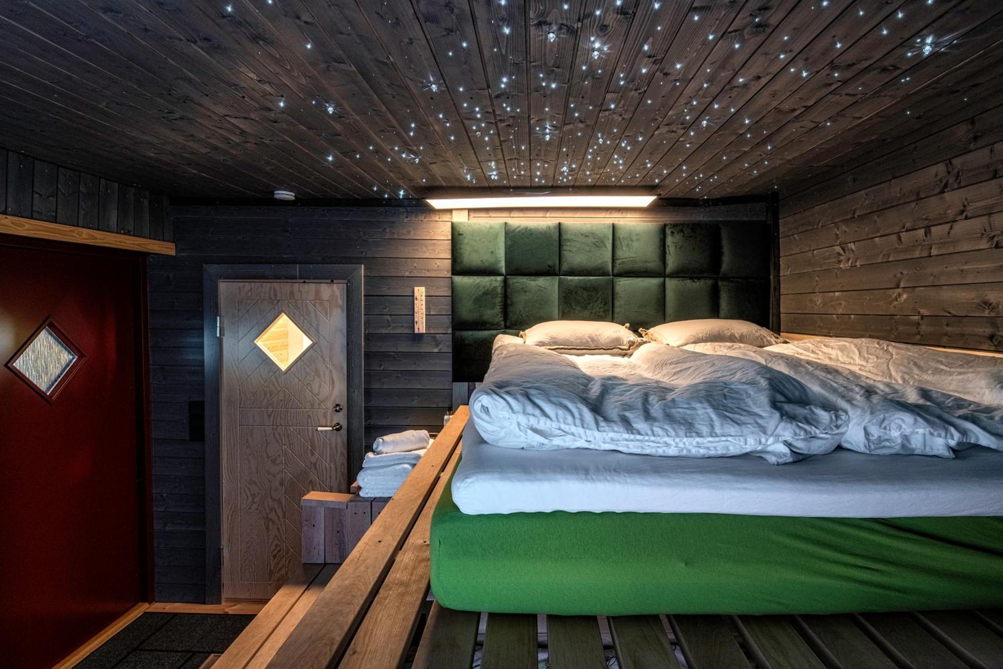 Relax & Recharge - A Unique Suite With A Touch Of Luxury - Hot Tub And Sauna Inspired Decor #Not A Real Sauna# Easy City Access - Direct Train 15 Min To City Helsinki Exterior photo