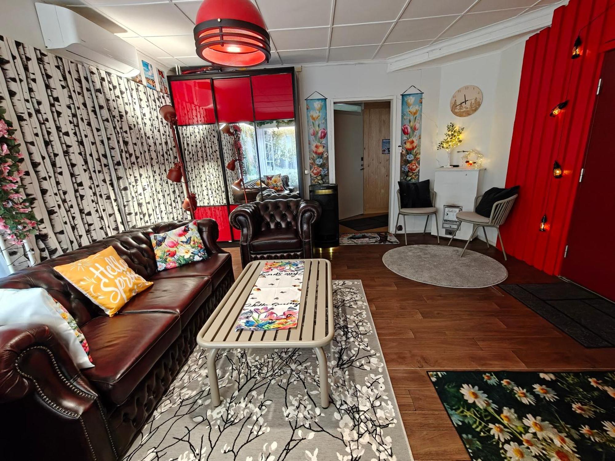 Relax & Recharge - A Unique Suite With A Touch Of Luxury - Hot Tub And Sauna Inspired Decor #Not A Real Sauna# Easy City Access - Direct Train 15 Min To City Helsinki Exterior photo